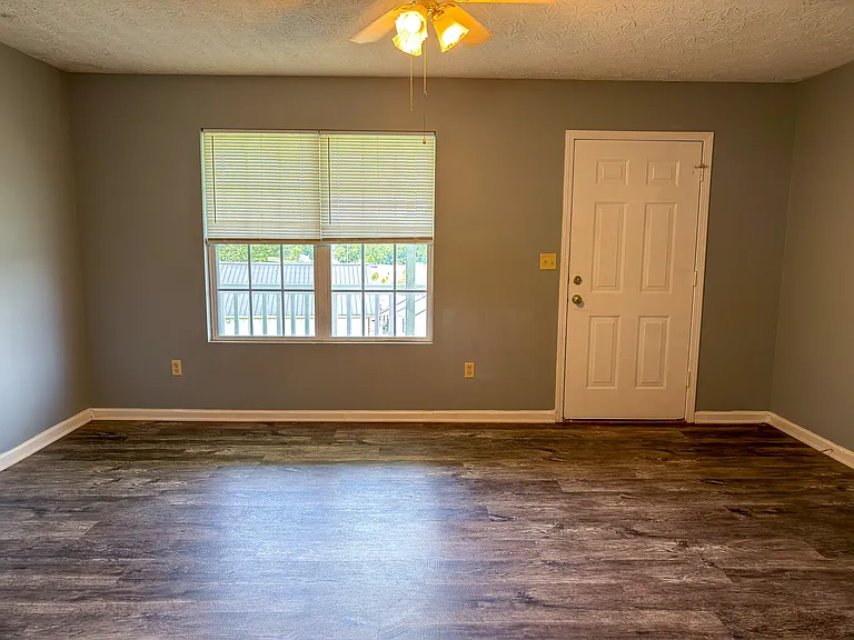 1430 S Main St #7 — Photo 3