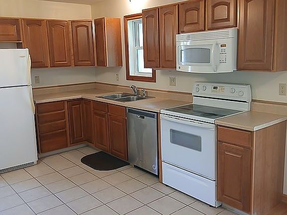 2nd image of 1605 Lillibridge Rd