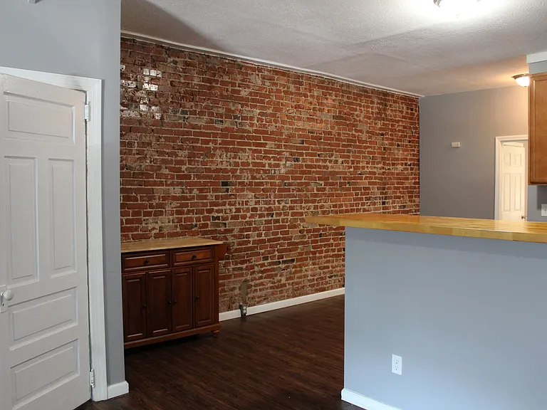 4261 Russell Blvd — Photo 4
