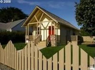 863 1st St SE, Bandon, OR