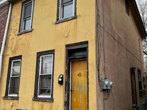 42 E Oak St, Norristown, PA 19401