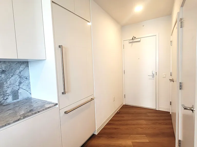 987 Queen St #2100 — Photo 4