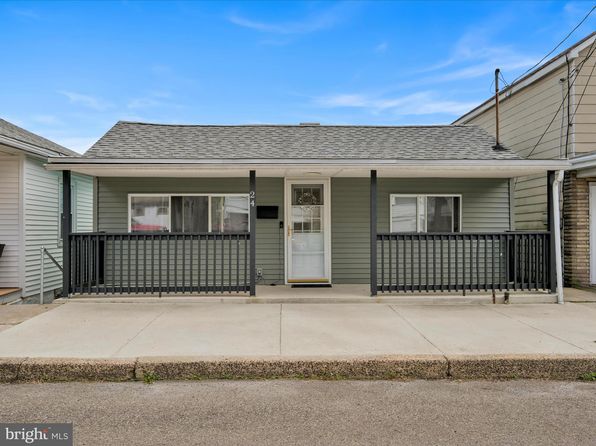 24 W Garibaldi Ave, Nesquehoning, PA 18240