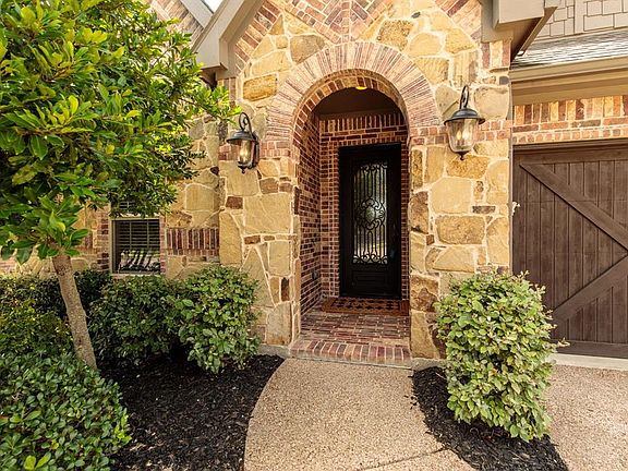 2nd image of 2803 Sherwood Dr