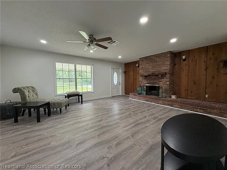 1008 Lagrande Blvd — Photo 5