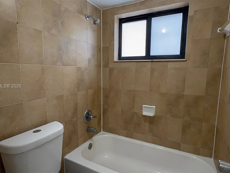 805 W 30th St #10 — Photo 15