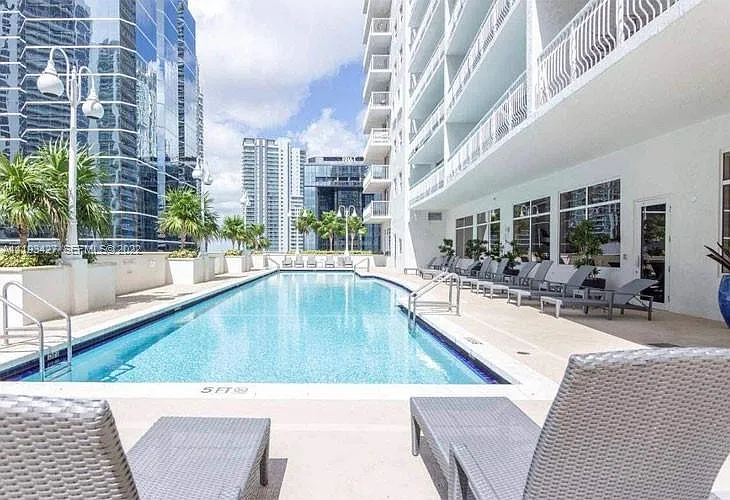 Studio, 425 sqft, $2,000 — Photo 4