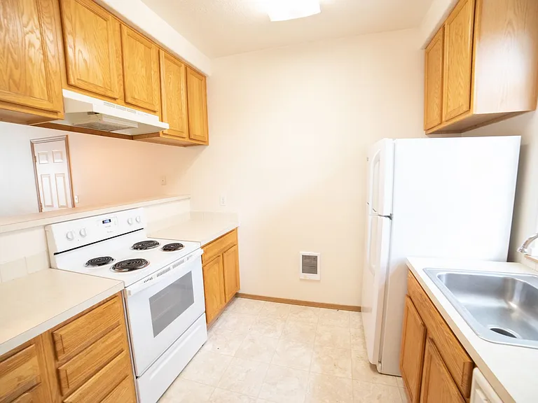 370 N Douglas St — Photo 11