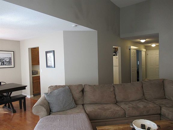3rd image of 105 Essex Ct