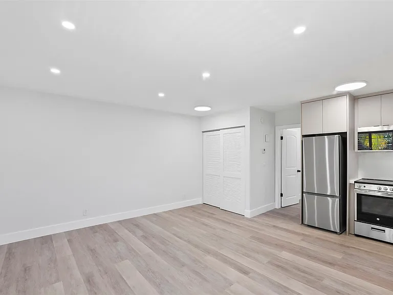 1101 NE 18th Ave #1 — Photo 5