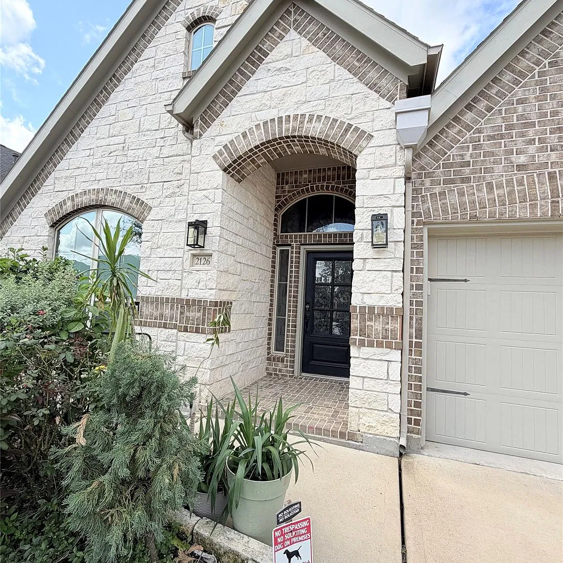 4 bed, 3.0 bath, 2500 sqft, $2,900 — Photo 3