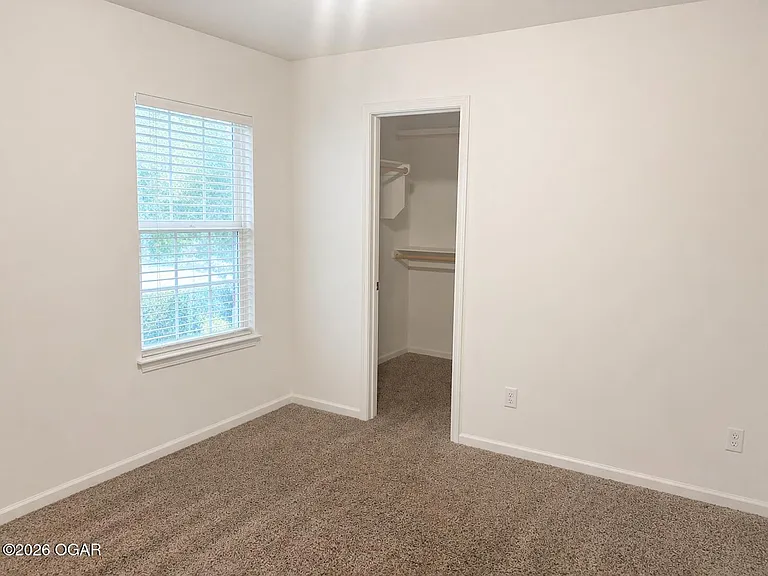 737 N Oak St — Photo 5