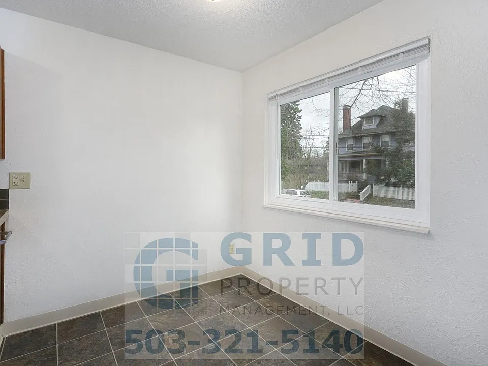 1800 SE Stark St #105
