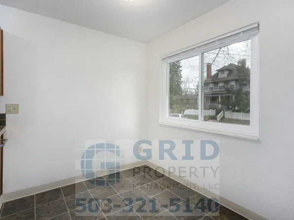 1800 SE Stark St Unit 105, Portland, OR 97214