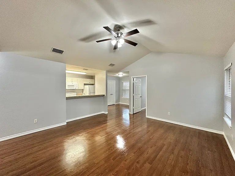 8720 Mansion Creek Cir — Photo 19