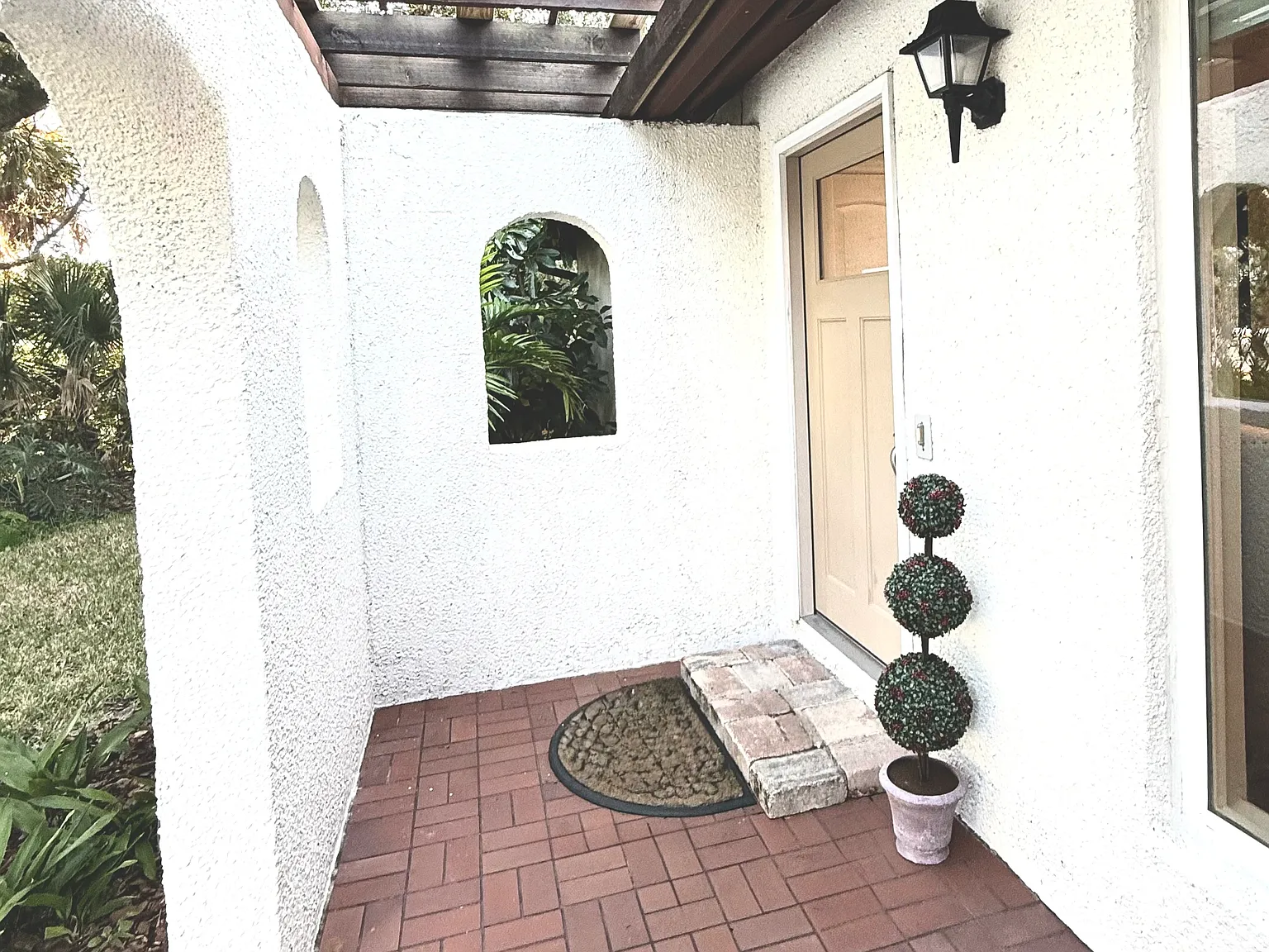 3 bed, 1268 sqft, $8,000 — Photo 2