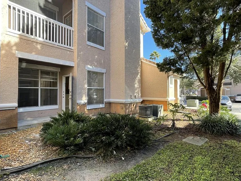 17954 Villa Creek Dr — Photo 2