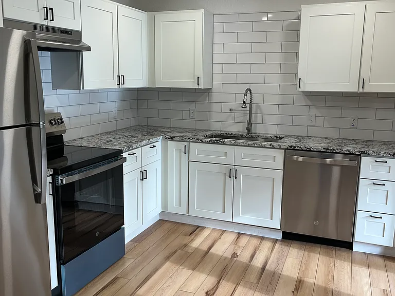1104 S State Ave — Photo 14