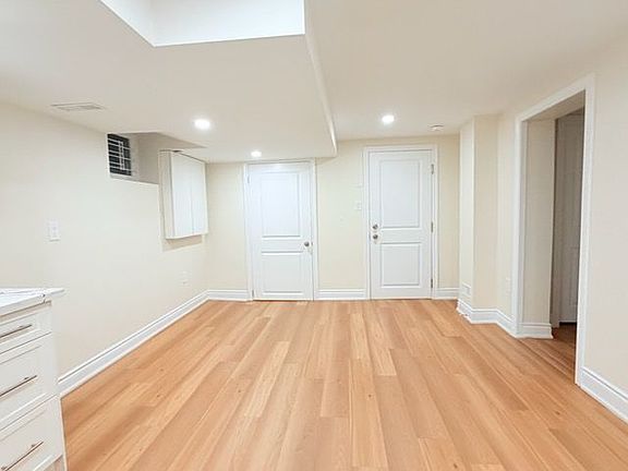 3rd image of 18 Ridgehill Dr #Basement