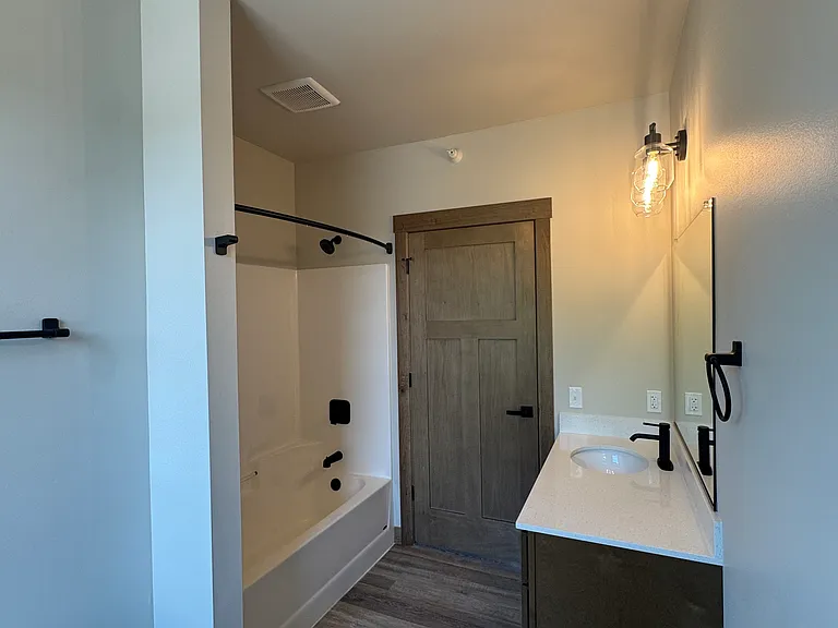 600 W Hickory St #13 — Photo 12