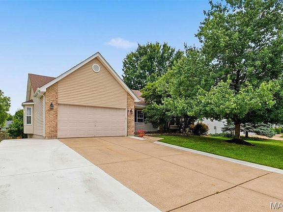 3rd image of 161 Berryville Pl
