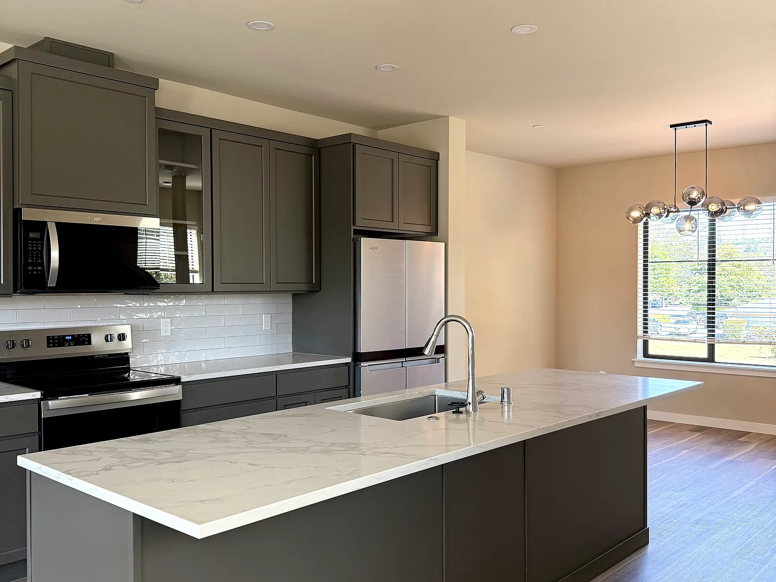 4 bed, 3.5 bath, 1800 sqft, $3,200 — Photo 3