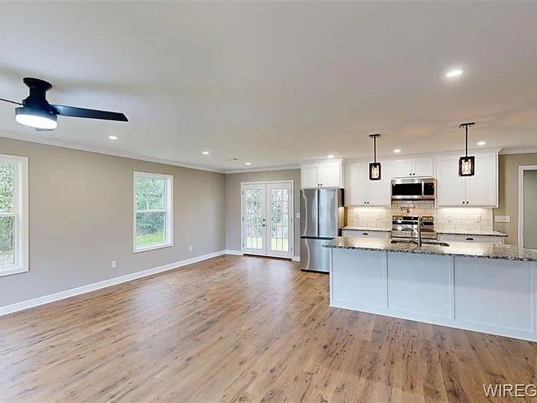 707 Simmons St — Photo 3