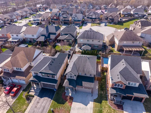 12 Wilfrid Laurier Cres, Saint Catharines, ON L2P 0A4