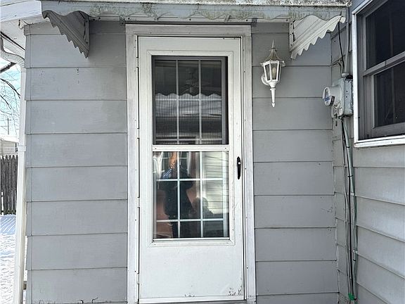 3rd image of 131 8th St SW