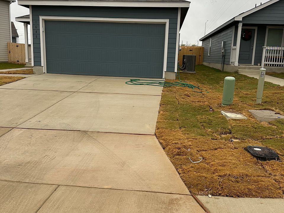 2nd image of 1646 Knoll Rdg