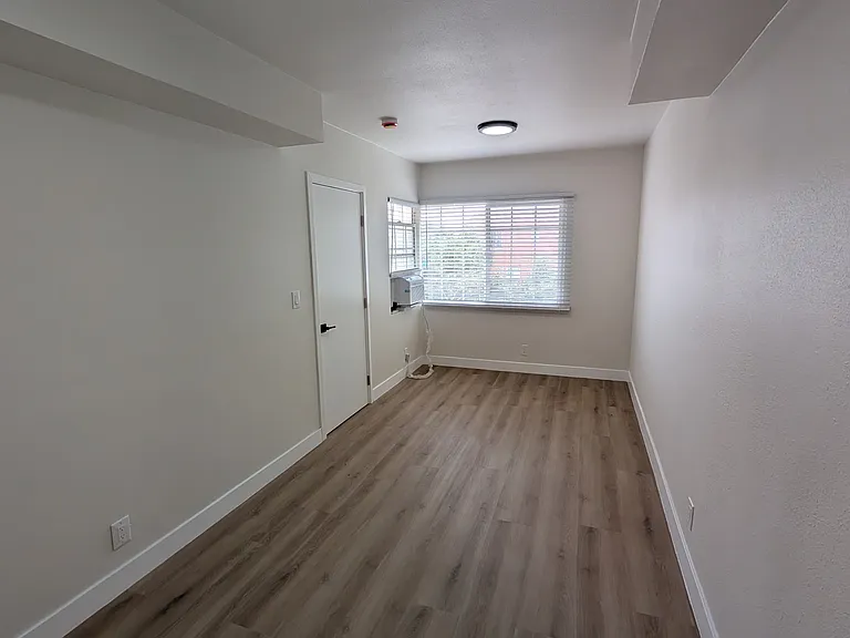 2901 Kenwood Ave #3 — Photo 8