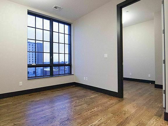 4th image of 867 De Kalb Ave #D2