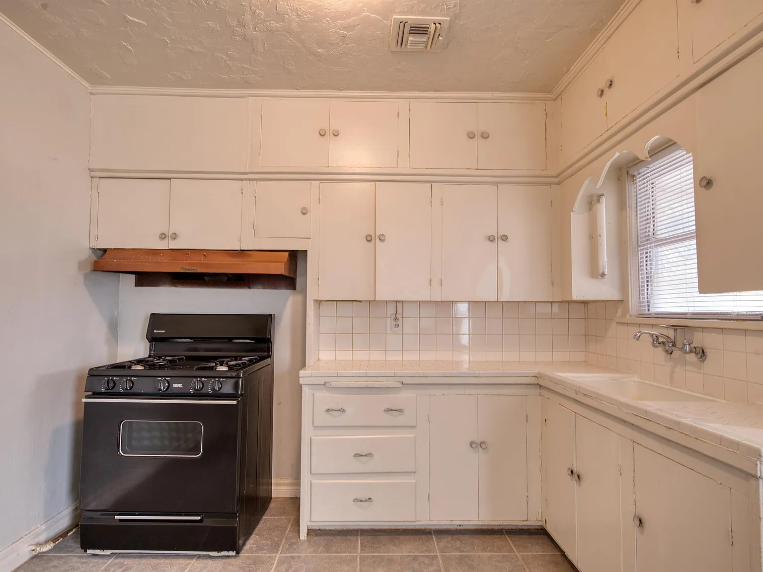 1132 N Saint Clair Avenue - 1 — Photo 2
