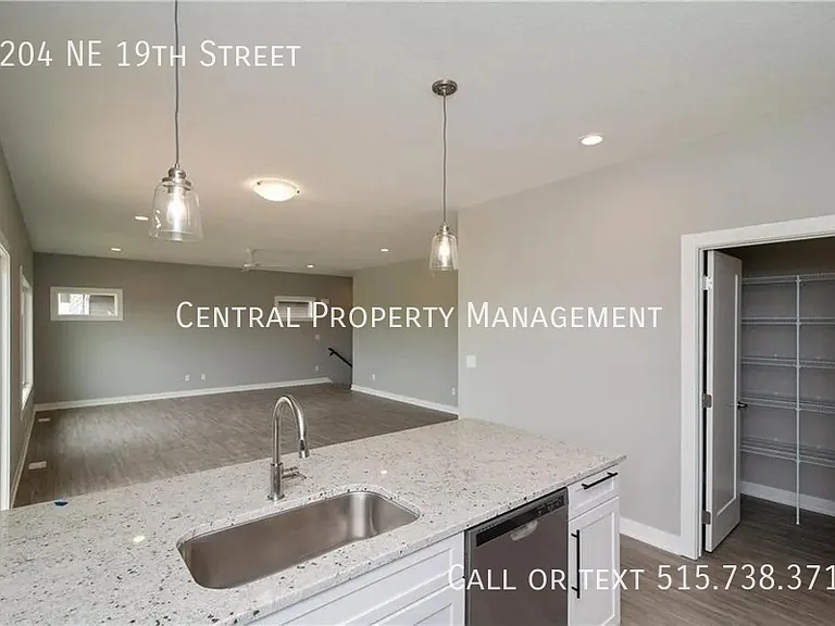 1204 NE 19th St — Photo 8
