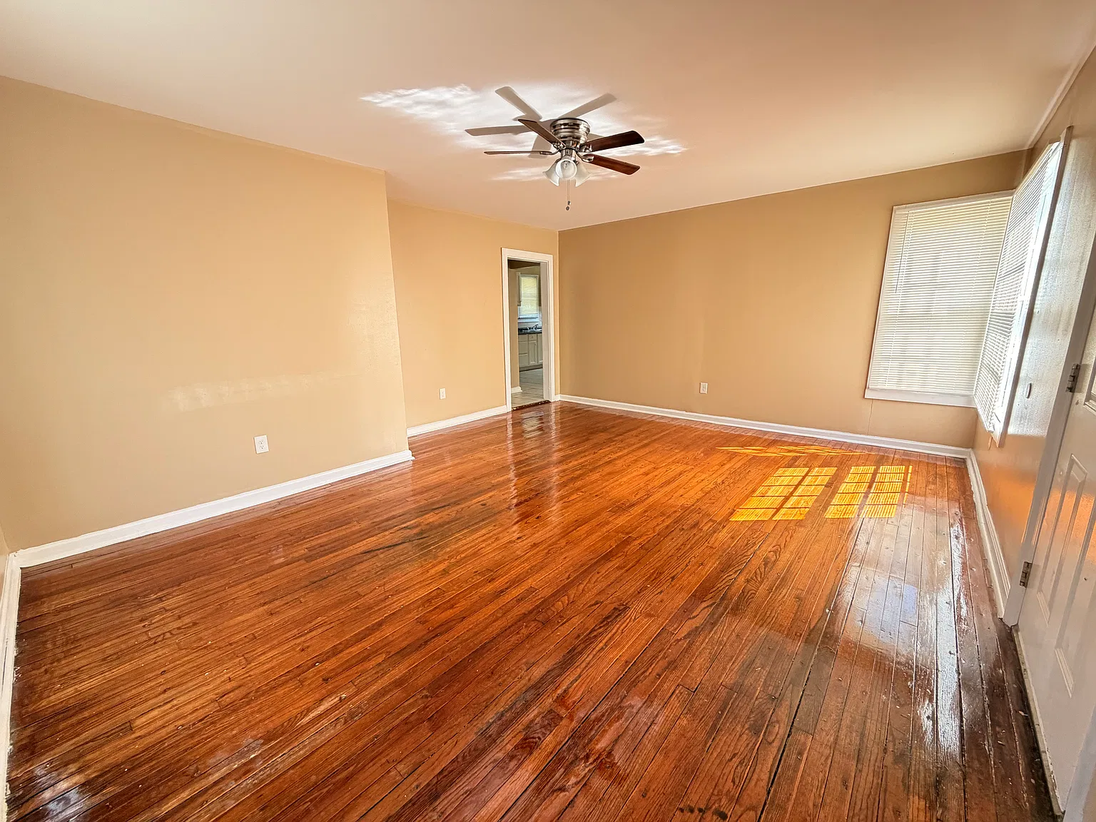 2 bed, 1000 sqft, $850 — Photo 2