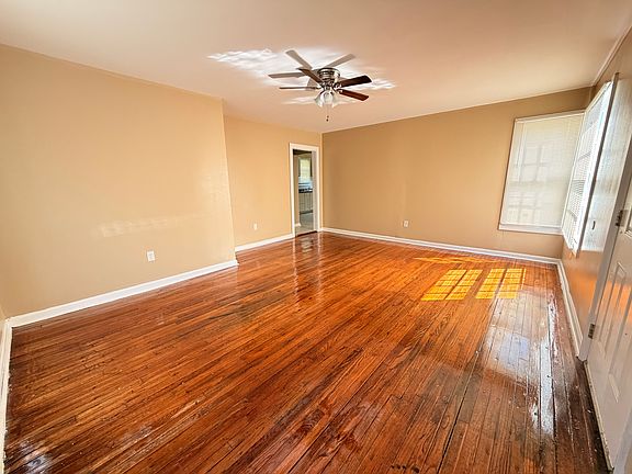 2nd image of 4755 Wyandotte St