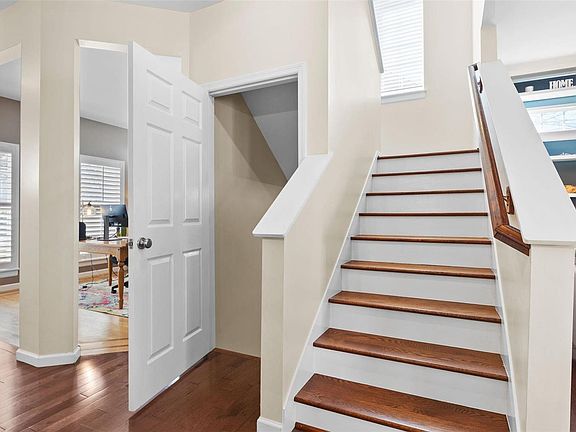 5th image of 411 W Woodbine Ave
