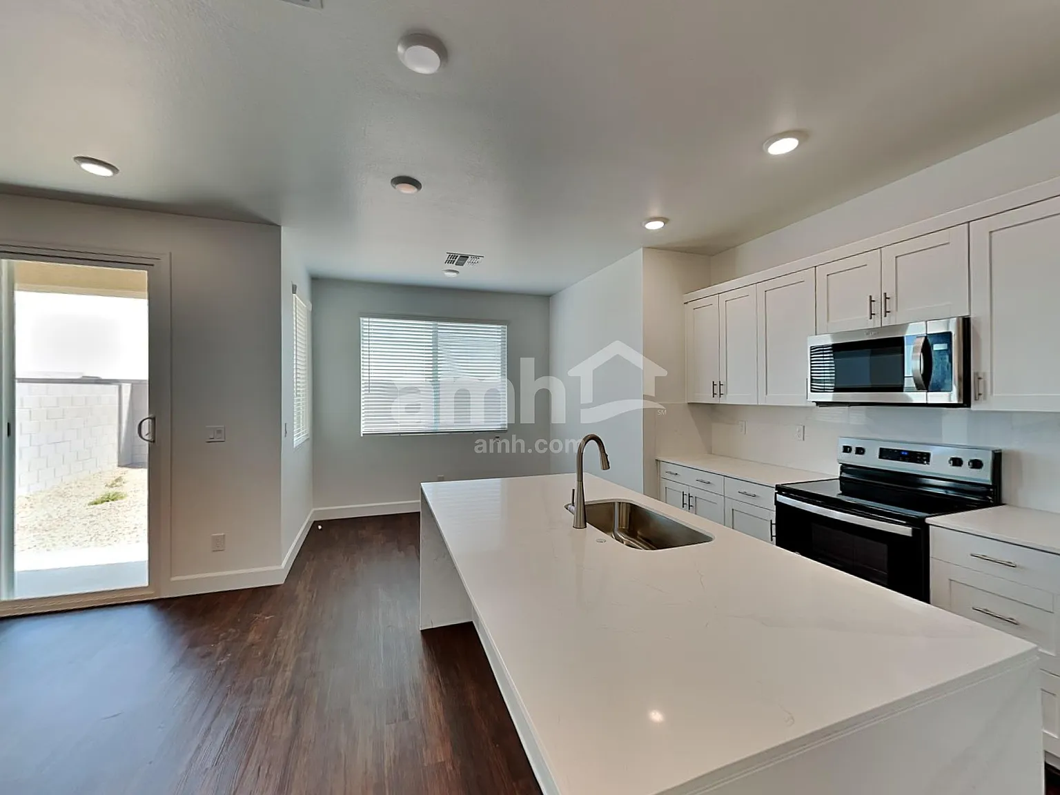 3 bed, 2.0 bath, 1452 sqft, $2,230 — Photo 4