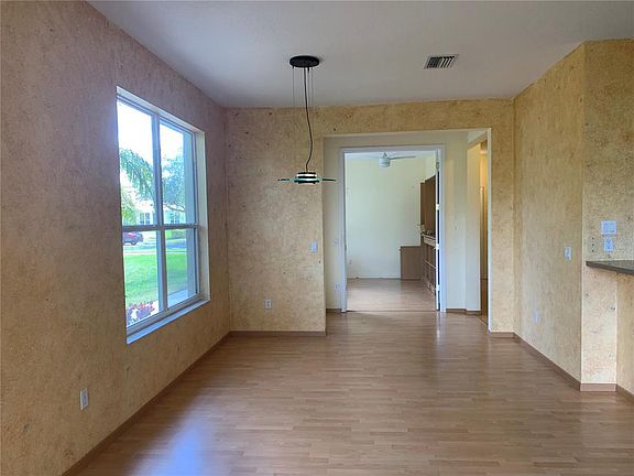 3rd image of 2484 Magnolia Cir