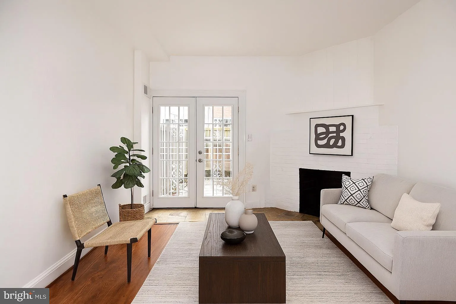2 bed, 1.0 bath, 672 sqft, $3,200 — Photo 3