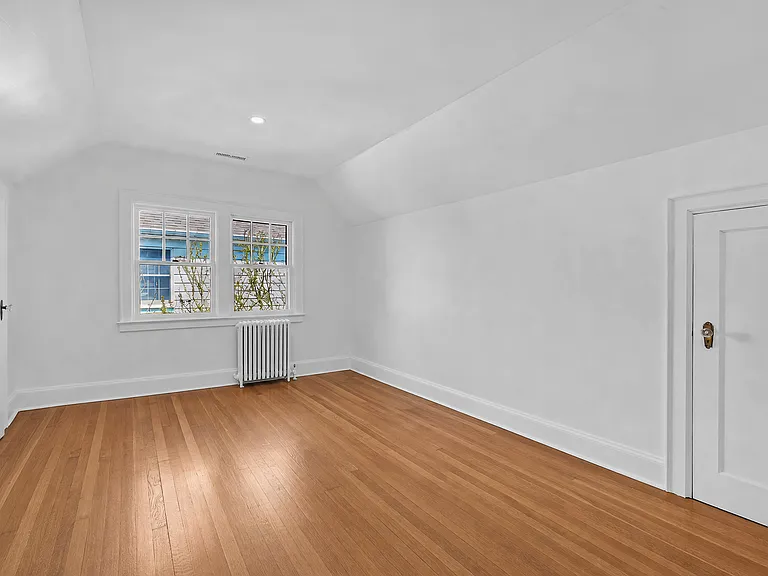 27 Summit St — Photo 17
