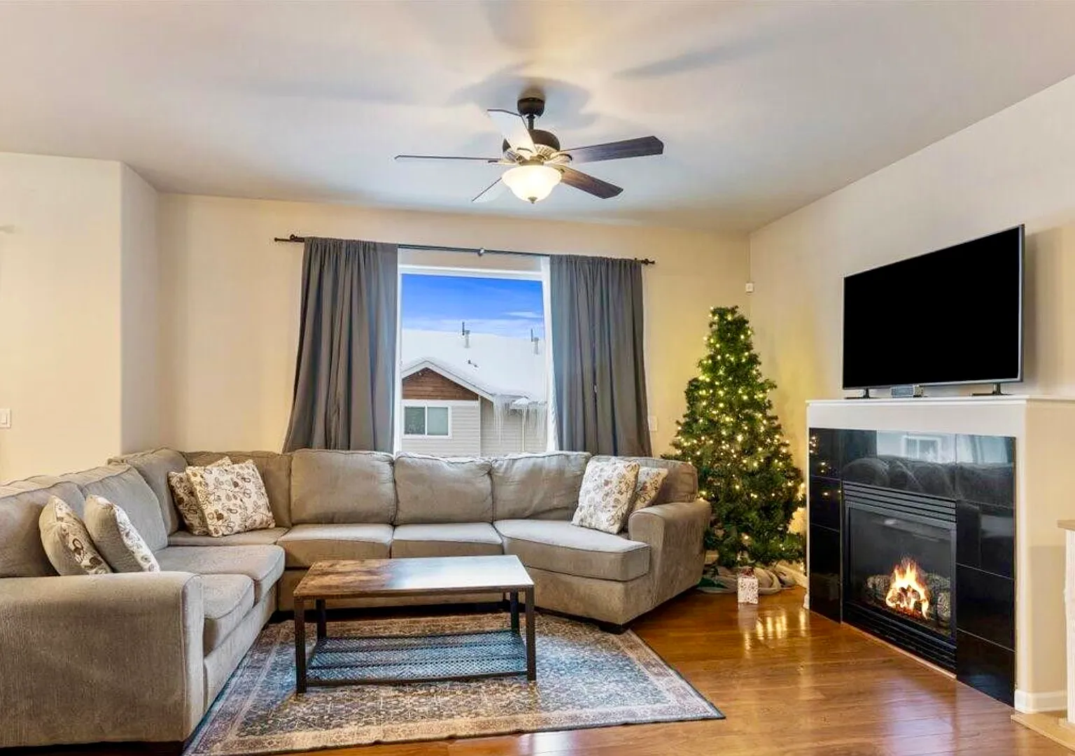 3 bed, 2.5 bath, 1694 sqft, $3,295 — Photo 1