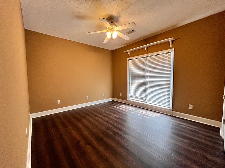 731 Berry Ln — Photo 8