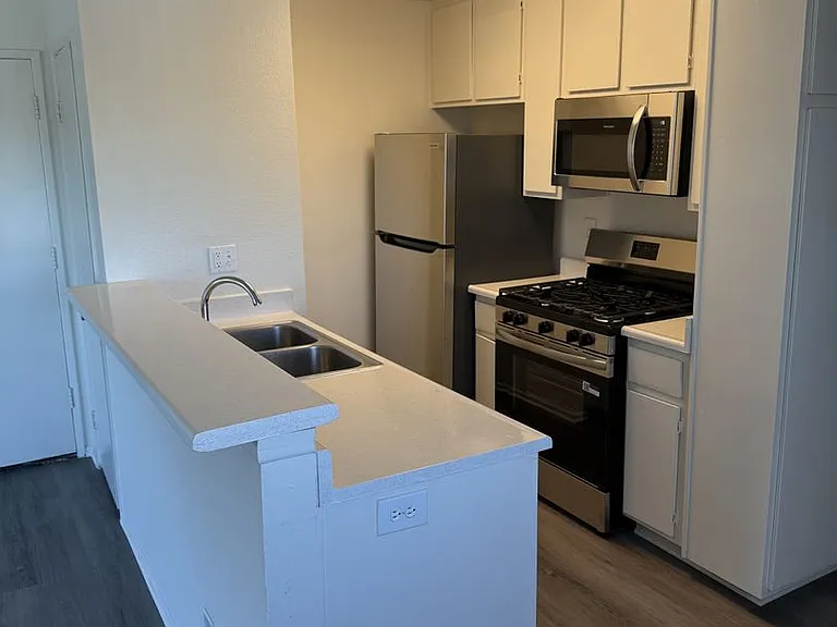 14543 Burbank Blvd — Photo 34