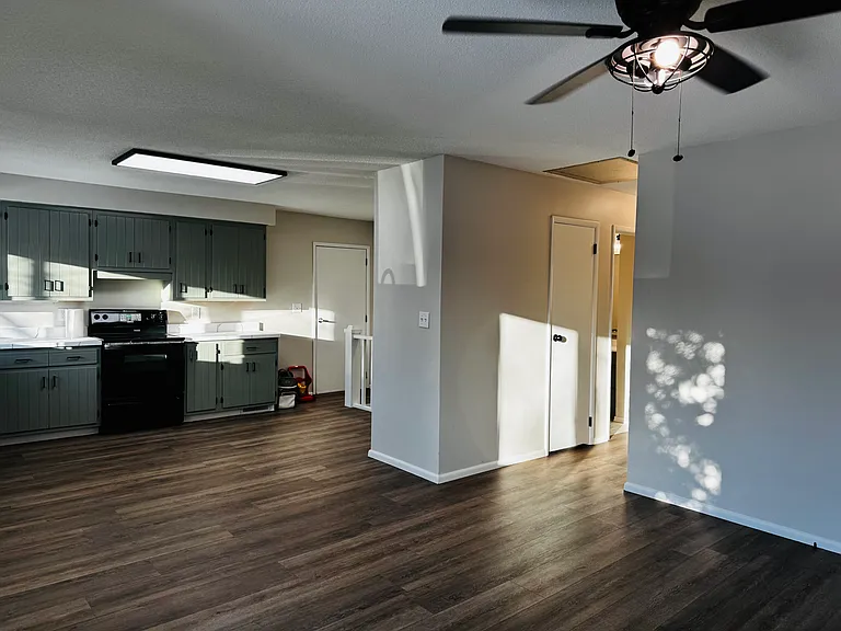 59 Fleetwood Rd NW — Photo 7