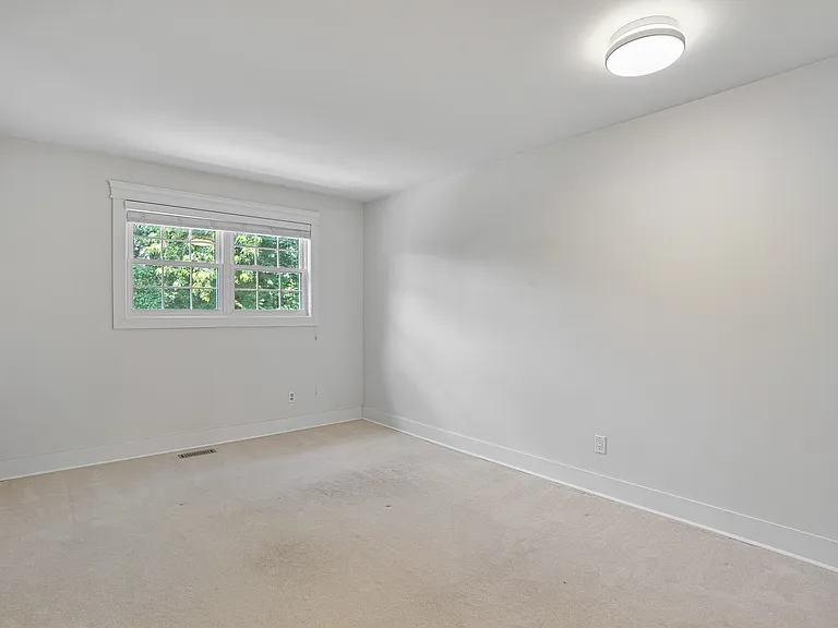1713 Phillbrook Cres — Photo 40