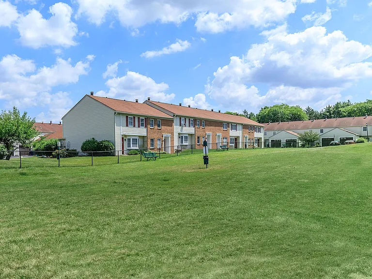 Park Club Townhomes — Photo 16
