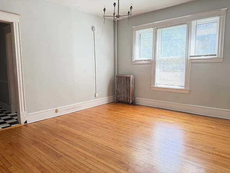 2715 Hennepin Ave S — Photo 8