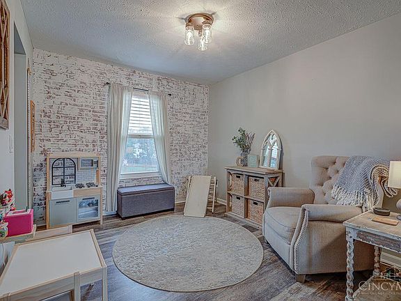 5th image of 108 Carrie Dr