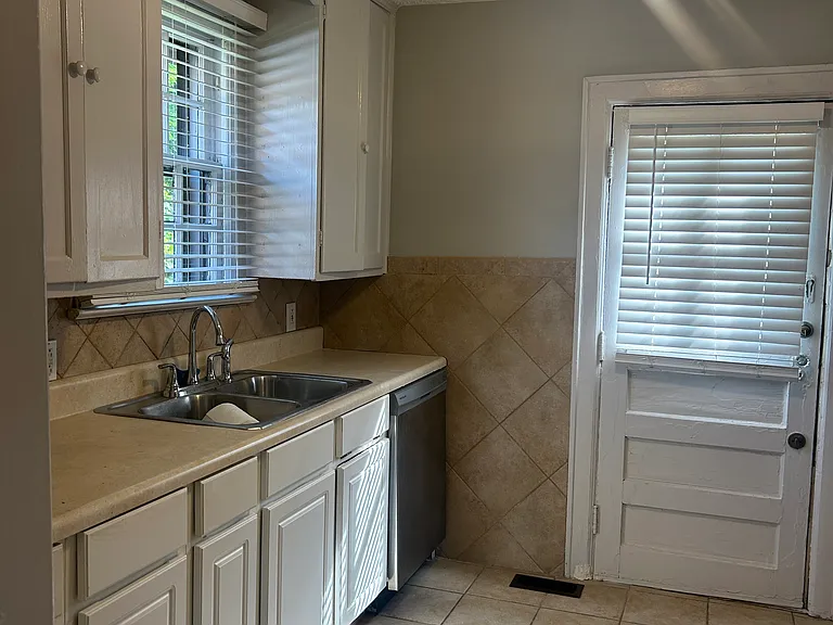 2300 Sharondale Dr — Photo 7